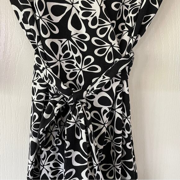 Diane Von Furstenberg Wrap Dress Halo Petal Black and White Floral Pattern 4 - Picture 6 of 15